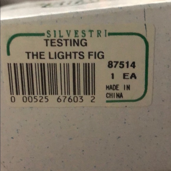 Testing the Lights Figurine - Picture 4 of 5